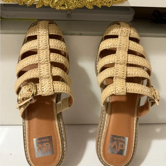 DV by Dolce Vita Women's Tan Woven Sandals in new conditions - Picture 4 of 14